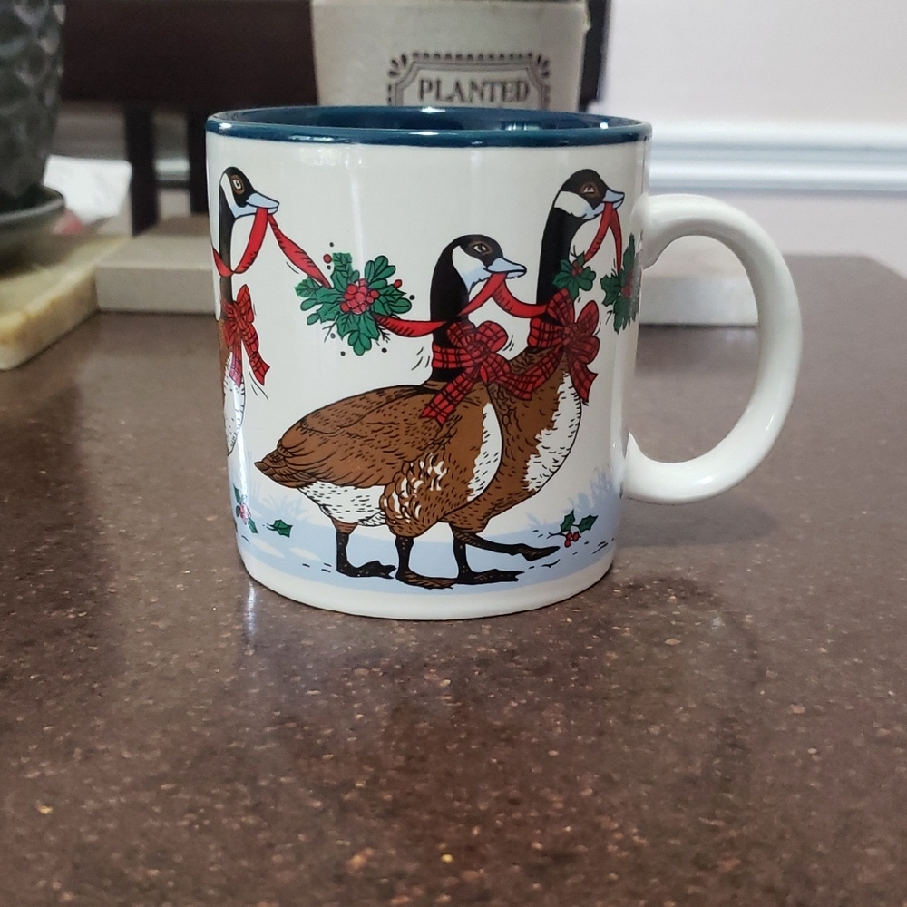 🌲Vintage  Christmas Geese Coffee Mug Potpourri Press Made In KOREA 1987
